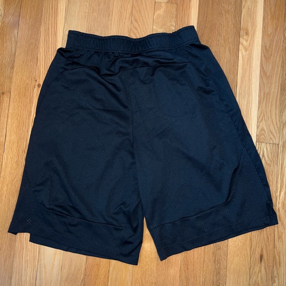 Men’s Black Nike Dry-Fit Shorts - Picture 6 of 6
